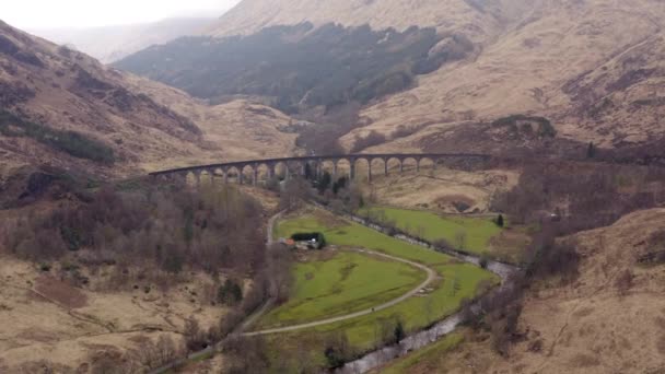 Glenfinnan Viaduto Nas Terras Altas Escócia Belo Marco Escocês — Vídeo de Stock