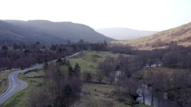 İskoç Manzarası 'nda Yol Dönüşü