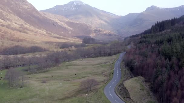 Tipikus Skót Hegyvidéki Táj Kilátás Hegyek Folyók Erdők — Stock videók