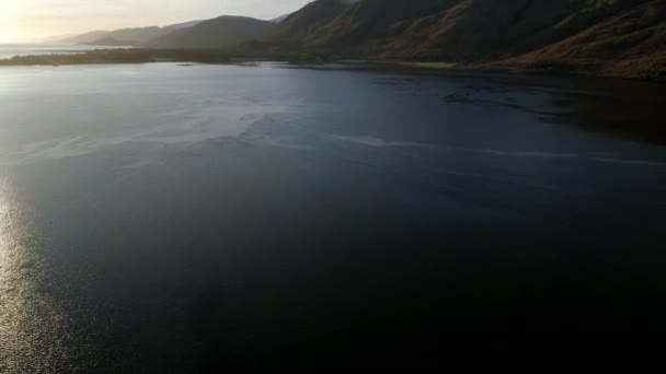 Aerial Avslöjande Skotsk Loch — Stockvideo
