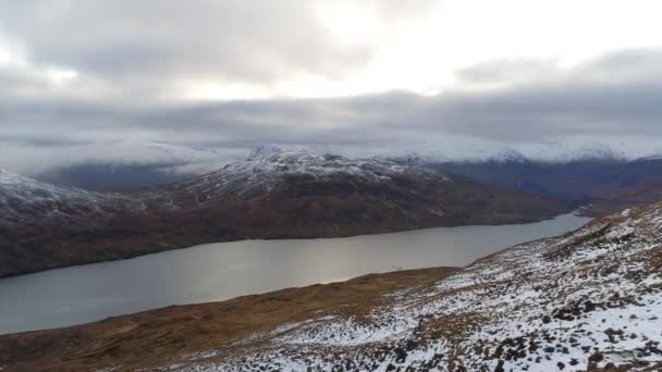 Schottische Berge Und Ein Loch Winter — Stockvideo