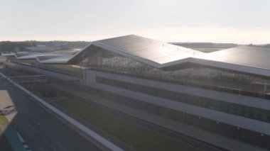 Silverstone Yarış Pisti ve Uluslararası Pit Sabah Doğruca