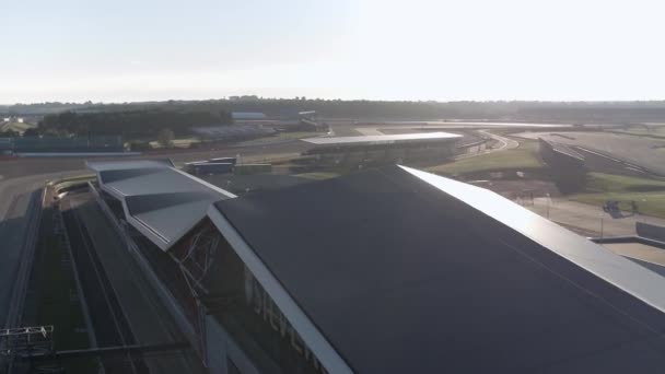 Vista Sorgere Del Sole Sul Circuito Silverstone Race Sul Rettilineo — Video Stock