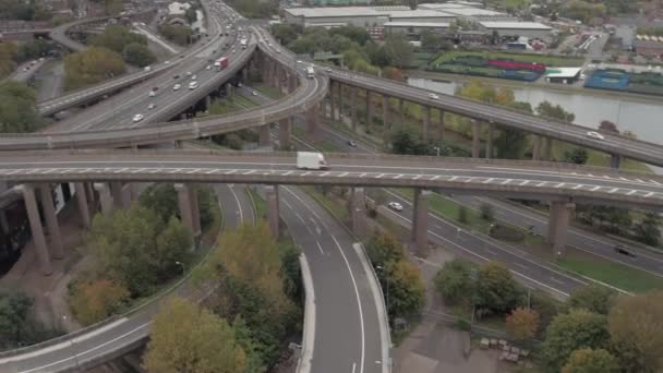 意大利面交叉口M6高速公路 — 图库视频影像