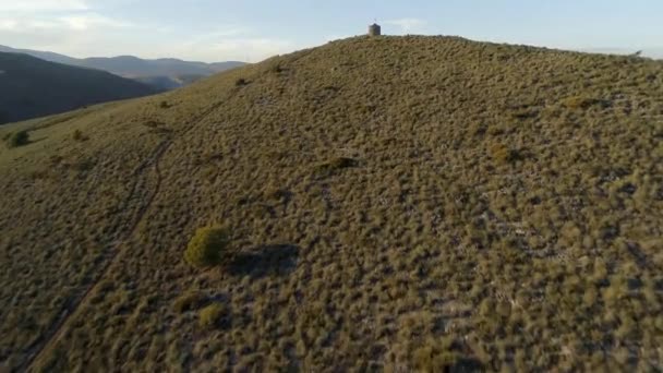 Vecchia Torre Panoramica Abbandonata Con Bandiera Spagnola — Video Stock