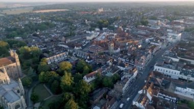 St. Albans şehrinin ve İngiltere 'deki Katedralinin Gündoğumu Hava Görüntüsü