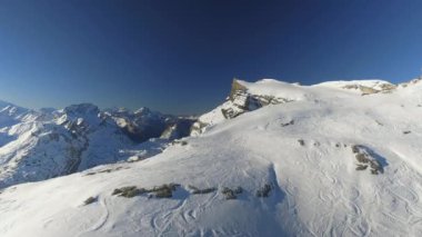 Dik Vadi ve Dağ İfşası