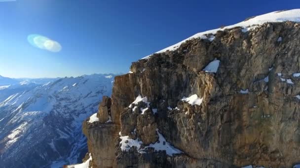 산봉우리와 눈덮인 — 비디오
