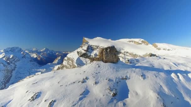 Cima Montagna Nevosa Esposta — Video Stock