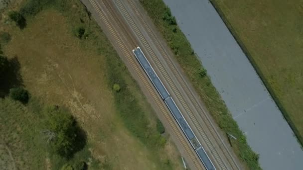 田舎での高速通勤電車の高レベルビュー — ストック動画