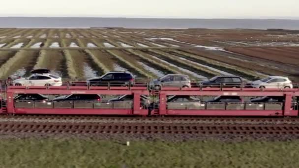Τρένο Moto Rail Που Μεταφέρει Οχήματα Και Επιβάτες Ένα Ταξίδι — Αρχείο Βίντεο