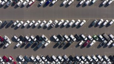 Nakliye ve Küresel Dağıtım Bekleyen Araç Limanı 'nın Kuş Gözü Görünümü