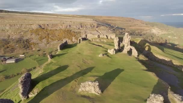Luchtfoto Van Ruïnes Van Castell Dinas Bran Wales — Stockvideo