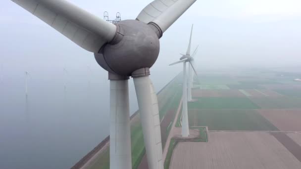 Vista Aérea Parque Eólico Gigante Utilizado Para Energías Renovables Día — Vídeos de Stock