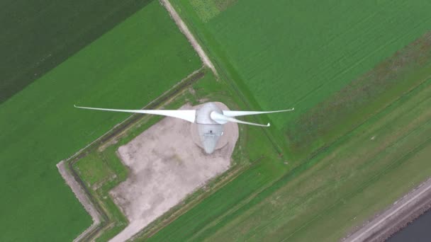Вид Высоты Птичьего Полета Гигантскую Ветряную Турбину Используемую Возобновляемых Источников — стоковое видео