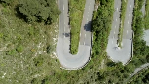 Remontage, torsion et route de montagne escarpée 