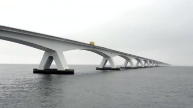 Zeelandbrug Köprüsü 'nün hava görüntüsü Hollanda' nın en uzun köprüsü.