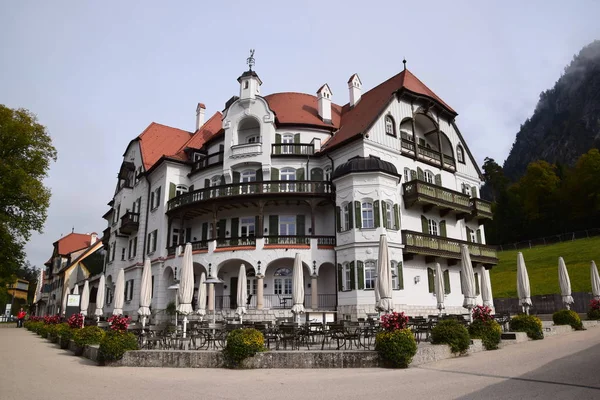 1 *** arkitekturen av Alpine Tyskland. Schwangau, Bayern, Alperna. Hösten 2016 — Stockfoto