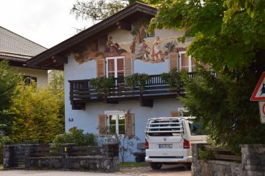 1 *** Almanya'nın Alp mimarisi. Mittenwald Bavyera. Sonbahar 2016. 