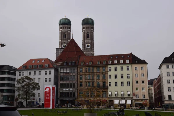 1 * 慕尼黑城市景观。他是德国最美丽的城市之一。秋季 2016 g. — 图库照片