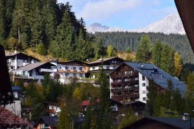 1 * kentsel peyzaj. Seefeld. Seefeld. Güzel dağlık Avusturya. Tyrol. Europe. 