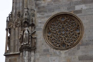 1 *** şehir manzarası. Viyana Avusturya başkenti şehir içi benzersiz mimari ve tarihi anıtlar ile güzel bir şehirdir. Aziz Stephan Katedrali Viyana sembolüdür.