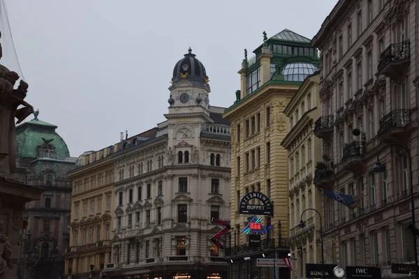 1 * * * 奥地利维也纳首都。老城区的建筑和景点。圣斯蒂芬大教堂是维也纳的象征. — 图库照片