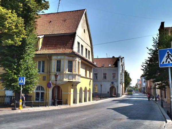 1 * * * Arquitetura e dostoprimechatelnosti na cidade portuária de Klaipeda, Condado de Klaipeda, Lituânia, Europa. Verão de 2013 . — Fotografia de Stock