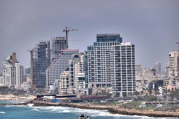 1*** Tel Aviv. Israel. Waterfront with high-rise buildings. The city's skyline. The summer of 2017. — Stock Photo, Image