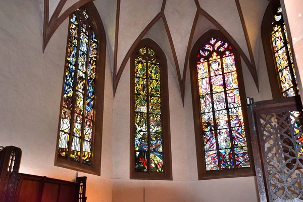 1 *** Baden Baden Güney Almanya'da küçük ama güzel bir şehir olduğunu. Oos Nehri'nin kıyısında yer alır. Kara Orman batı yamaçlarında. Ünlü tatil yer. Şehrin manzarası. 2017 yaz.