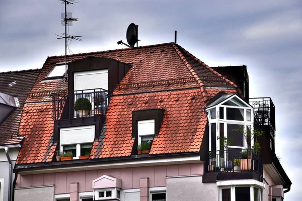 1 * * * baden baden ist eine kleine aber feine Stadt im Süden Deutschlands. Am Ufer des oos gelegen. an den Westhängen des Schwarzwaldes. der berühmte Erholungsort. die Skyline der Stadt. der Sommer 2017. — Stockfoto