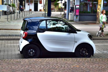 1 *** Baden Baden Güney Almanya'da küçük ama güzel bir şehir olduğunu. Oos Nehri'nin kıyısında yer alır. Kara Orman batı yamaçlarında. Ünlü tatil yer. Şehrin manzarası. 2017 yaz.