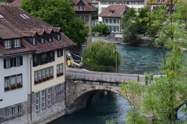 1 ** Bern, sadece idari başkenti ve politik merkezi İsviçre ama aynı zamanda inanılmaz bir kasabanın. Ve Aare Nehri vadisinde yer alır. Eski mimari doğal görünümünü. 2017 yaz