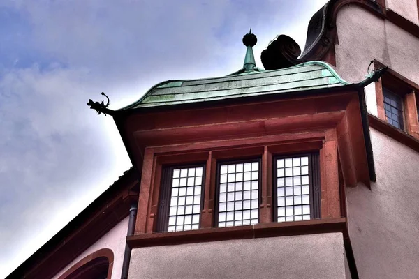 Freiburg, Freiburg im Breisgau é uma cidade da Alemanha. O Estado de Baden Wrttemberg. Vista panorâmica da arquitetura antiga. O verão de 2017 . — Fotografia de Stock