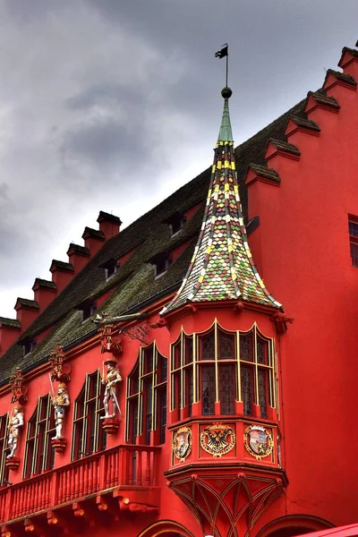 1 * * * Friburgo, Friburgo de Brisgovia es una ciudad de Alemania. El estado de Baden Wrttemberg. Vista panorámica de la arquitectura antigua. El verano de 2017 . —  Fotos de Stock