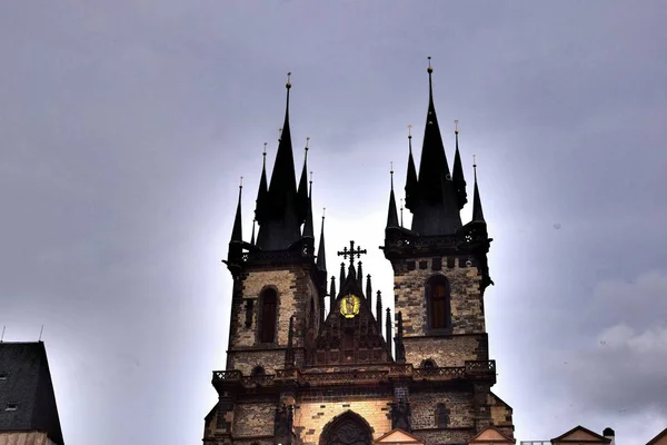 1 * * Praga è una città e la capitale della Repubblica Ceca. La bellezza di Praga è semplicemente incantevole. Zlata Praha. Questa città, senza esagerare, essere chiamato uno dei luoghi più belli della terra. Repubblica Ceca paese nel cuore di Wes — Foto Stock