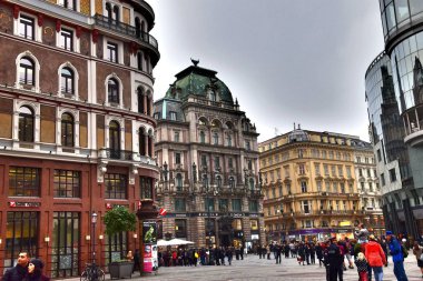 1 *** Avusturya, güzel şehir Avrupa'nın başkenti Viyana. Viyana tarihi merkezi. Eski şehrin sokaklarında. 19 century.2*** muhteşem katedraller, saraylar, tapınaklar, eski bina, Viyana'nın Mimari Mimarlık. 