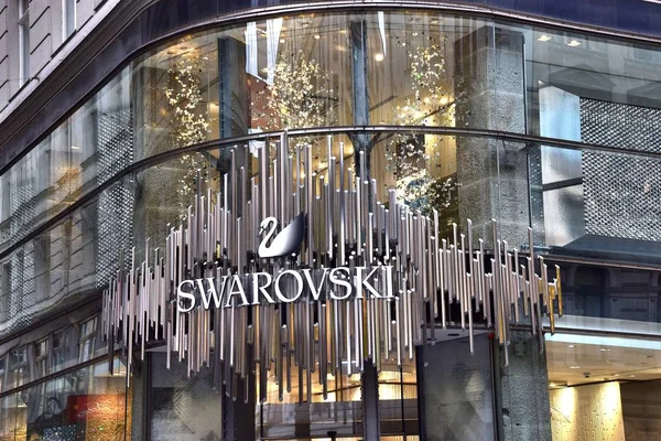 1 * * * Avusturya 'nın Viyana başkenti, güzel Avrupa şehri. Viyana 'nın tarihi merkezi. Eski şehrin sokakları. 19. yüzyılın mimarisi. 2 * * * muhteşem katedraller, saraylar, tapınaklar, Viyana mimarisinin antik binaları.