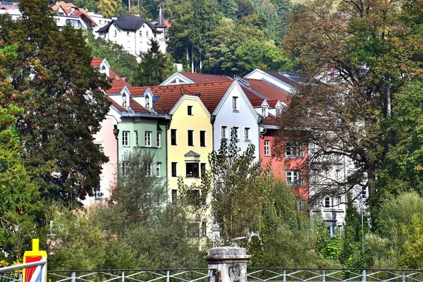 因斯布鲁克 奥地利 蒂罗尔 阿尔卑斯 城市景观 因斯布鲁克是蒂罗尔的首都 奥地利 城市的历史中心以非常美丽的建筑学和雄伟阿尔卑斯 — 图库照片