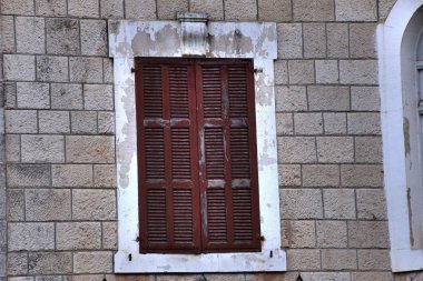 1 * Haifa üçüncü büyük kenti ve İsrail ilk en büyük liman. Kentsel mimari. Bahar 2018 year.2** Hayfa 1761 yılında kurulmuştur. İsrail. Kutsal topraklar. Akdeniz. Eski evlerin mimarisi. 