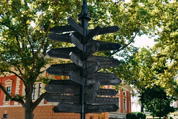 Verkeersbord tot havens van de wereld in Odessa — Stockfoto