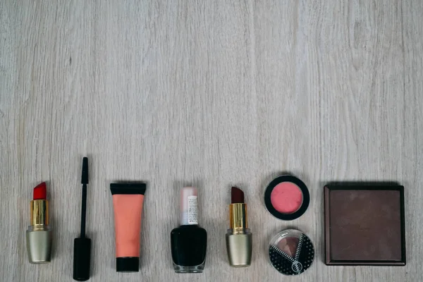 Widok z góry na kosmetyki i przedmioty do makijażu — Zdjęcie stockowe