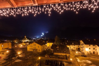 Gece görüş kayak pisti Fiemme Valley, Trentino, İtalya