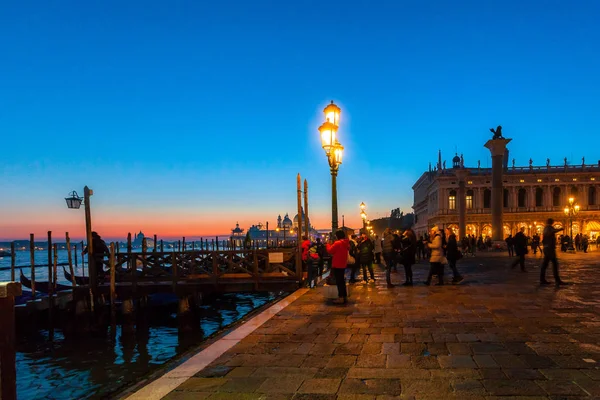 Venecia Italia Enero 2018 Embarcadero Góndolas Atardecer Plaza San Marco — Foto de Stock