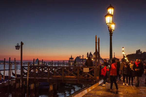 Venecia Italia Enero 2018 Embarcadero Góndolas Atardecer Plaza San Marco — Foto de Stock