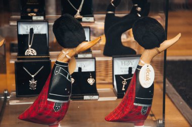 İskoçya, Edinburgh ve İskoçya 'daki mağaza vitrinleri ilginç bir şekilde ayarlanmış.