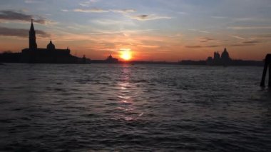 San Marco Havzası, Venedik, İtalya 'da güneş batmak üzere.