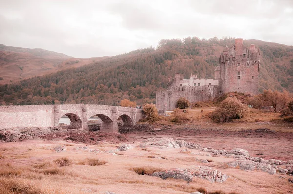 Cores de fantasia efeito da ponte de Eilean Donan Castle — Fotografia de Stock
