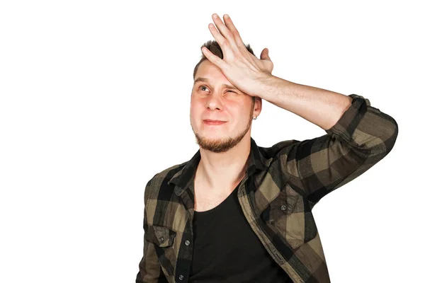 Junger Mann mit Bart mit Migräne hält Hand am Kopf isoliert auf weißem Hintergrund. — Stockfoto