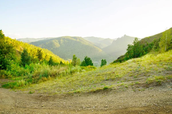 Beautiful sunrise over the mountain range background — Stock Photo, Image